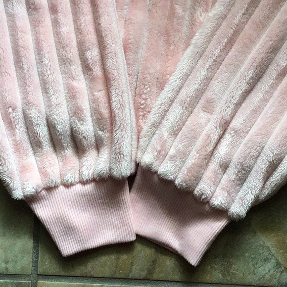 Faux fur pullover😍 - Picture 4 of 4